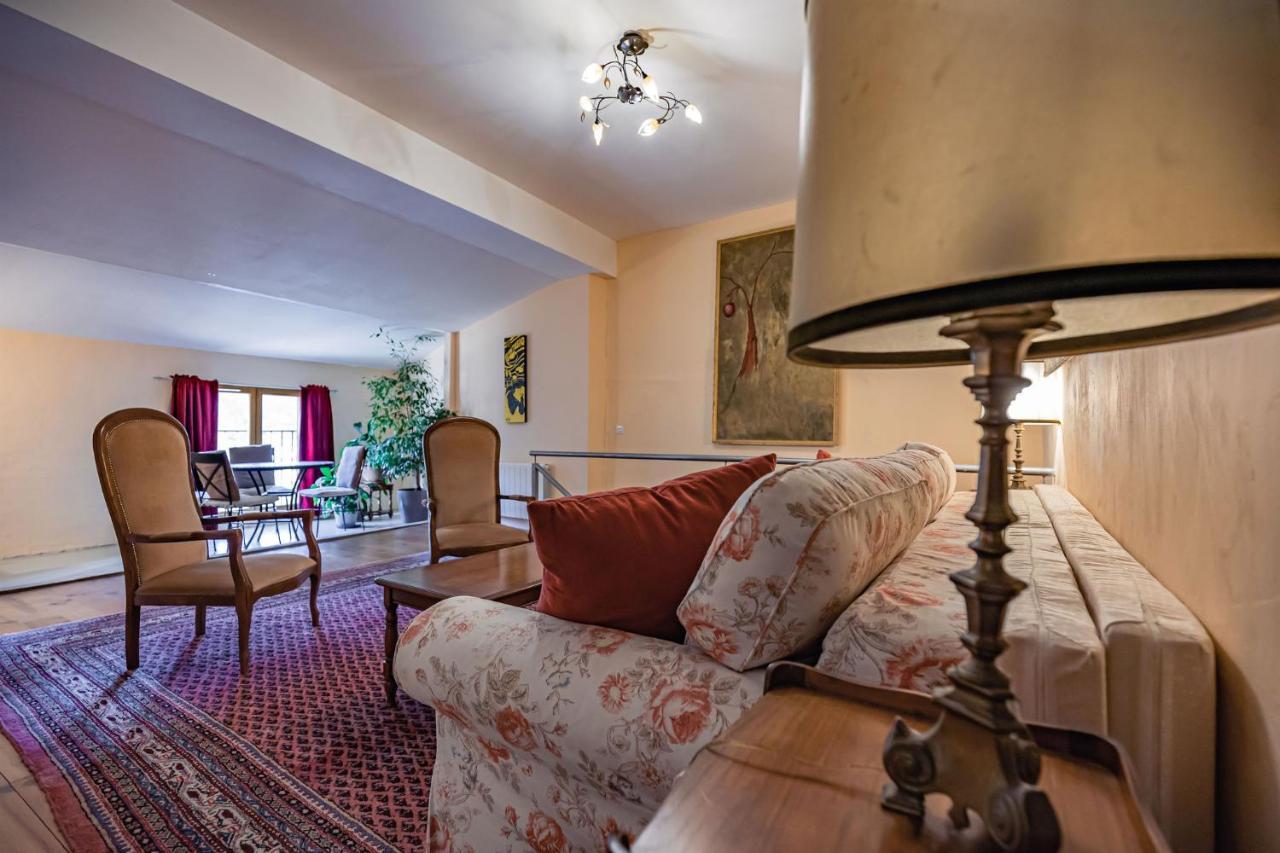 Sundrenched Relais De Poste In Serdinya Екстериор снимка