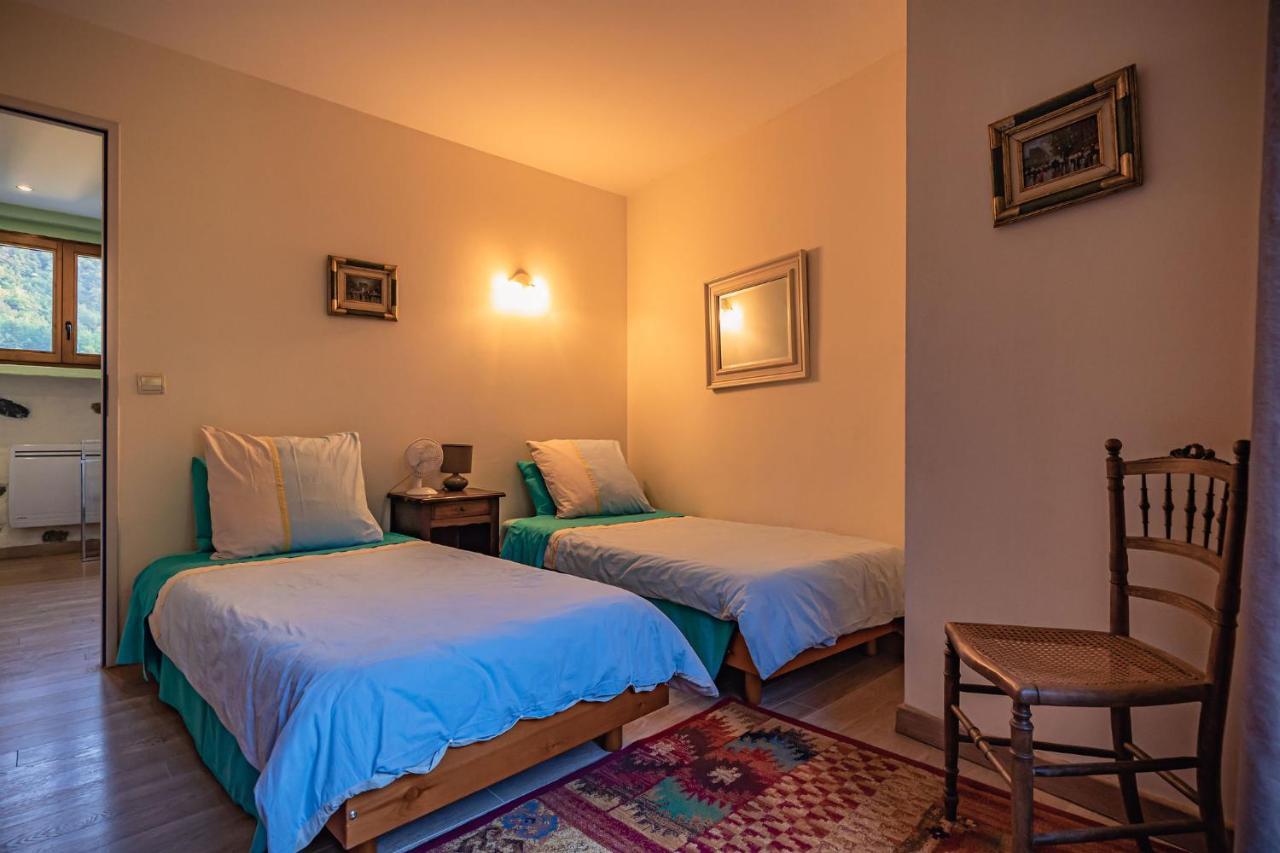 Sundrenched Relais De Poste In Serdinya Екстериор снимка