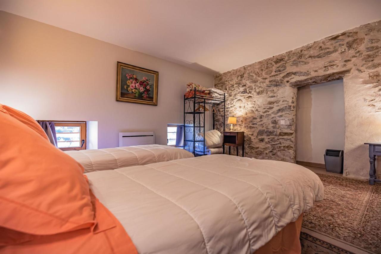 Sundrenched Relais De Poste In Serdinya Екстериор снимка