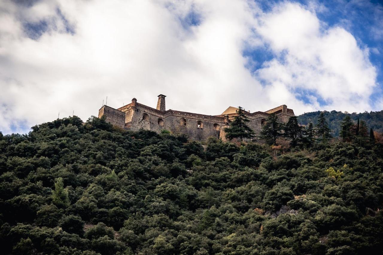 Sundrenched Relais De Poste In Serdinya Екстериор снимка