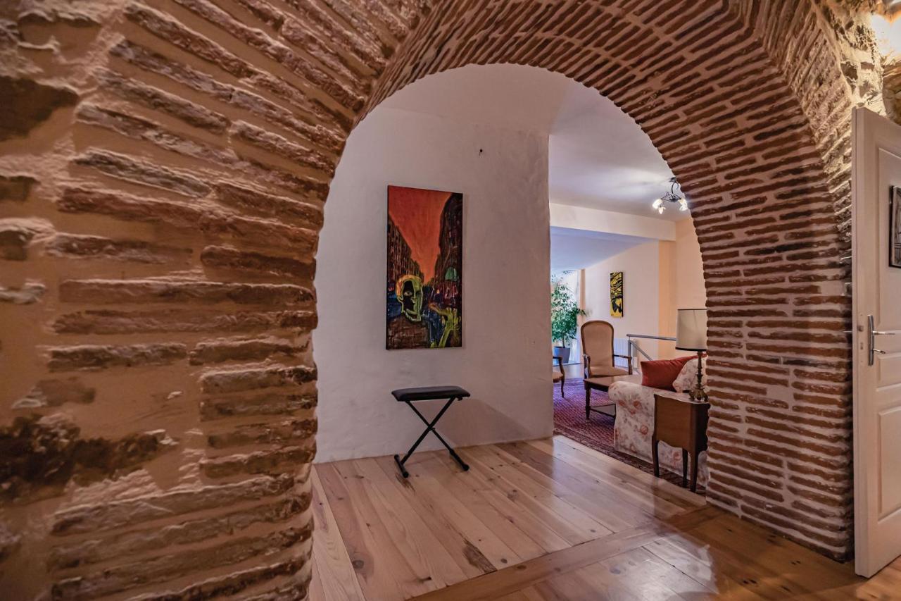 Sundrenched Relais De Poste In Serdinya Екстериор снимка
