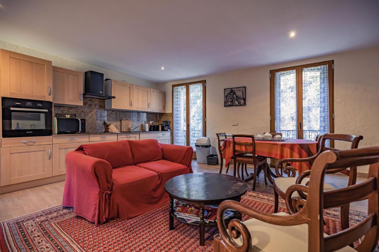 Sundrenched Relais De Poste In Serdinya Екстериор снимка