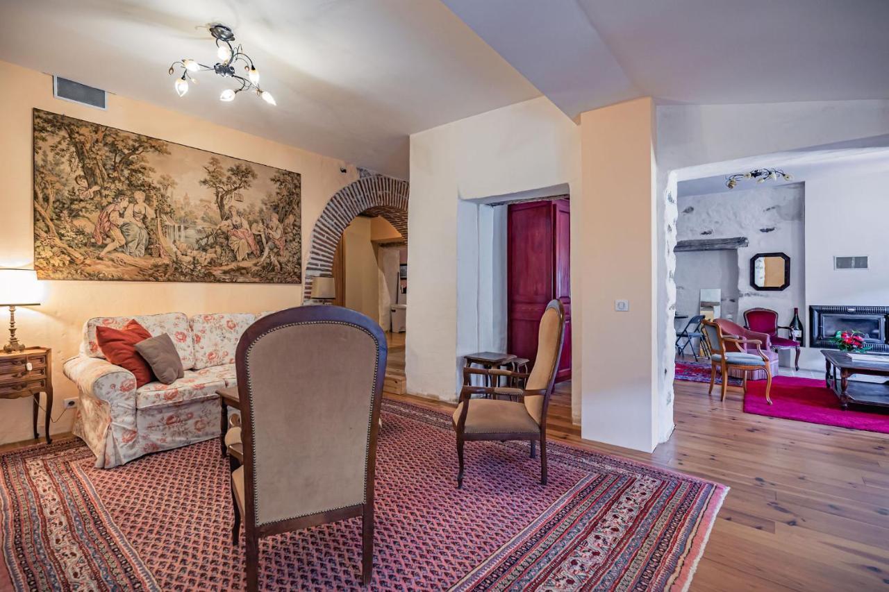 Sundrenched Relais De Poste In Serdinya Екстериор снимка