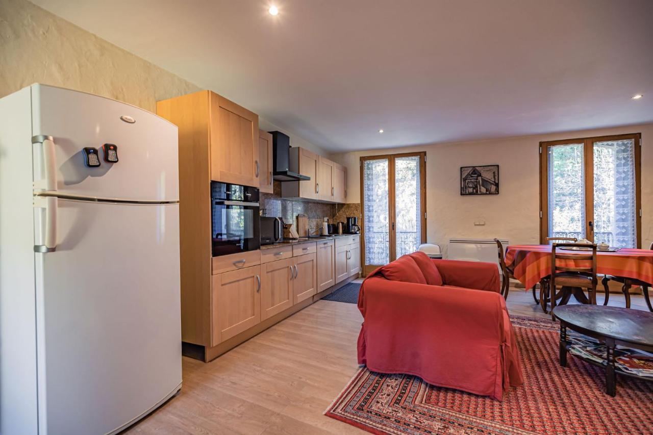Sundrenched Relais De Poste In Serdinya Екстериор снимка
