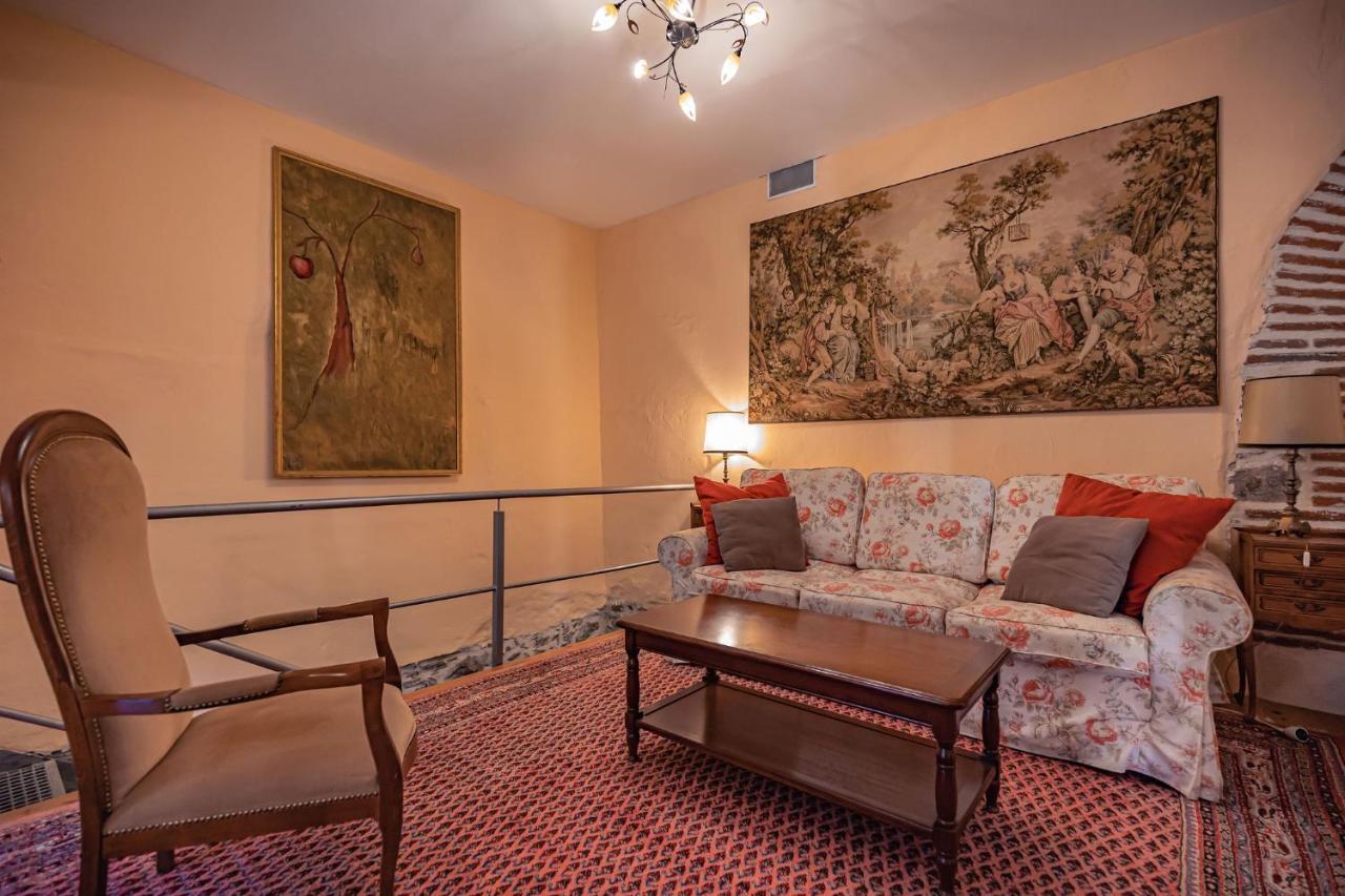 Sundrenched Relais De Poste In Serdinya Екстериор снимка