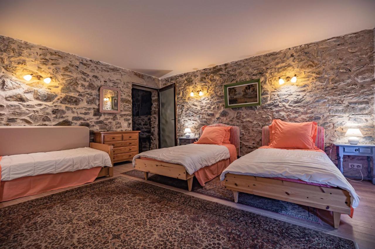 Sundrenched Relais De Poste In Serdinya Екстериор снимка