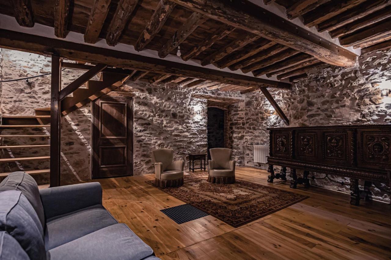 Sundrenched Relais De Poste In Serdinya Екстериор снимка
