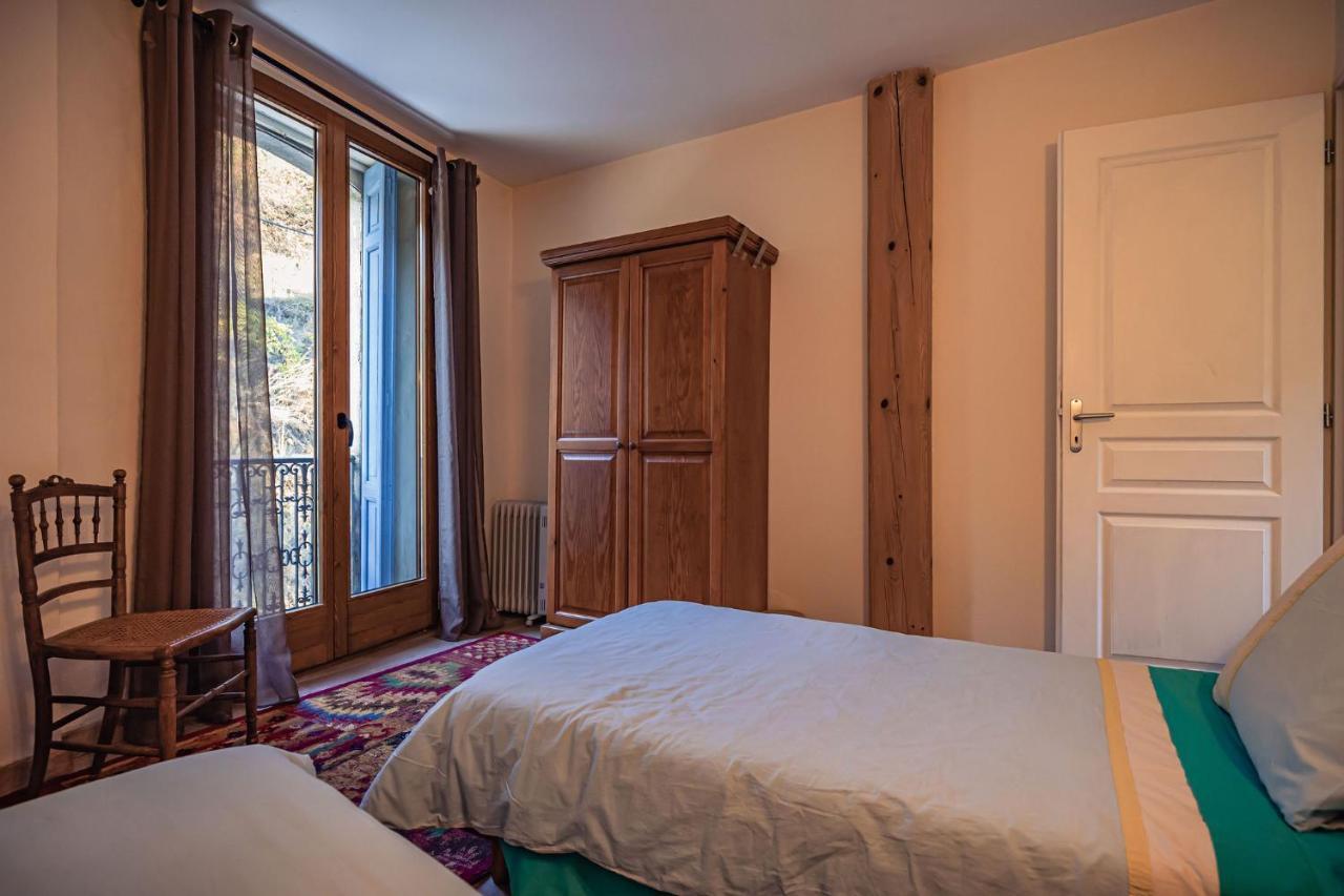 Sundrenched Relais De Poste In Serdinya Екстериор снимка