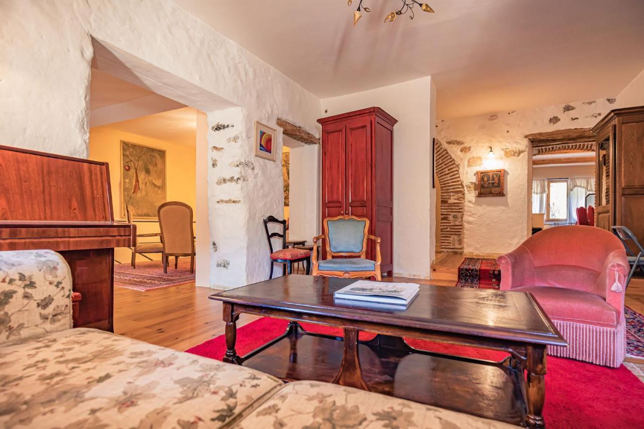 Sundrenched Relais De Poste In Serdinya Екстериор снимка