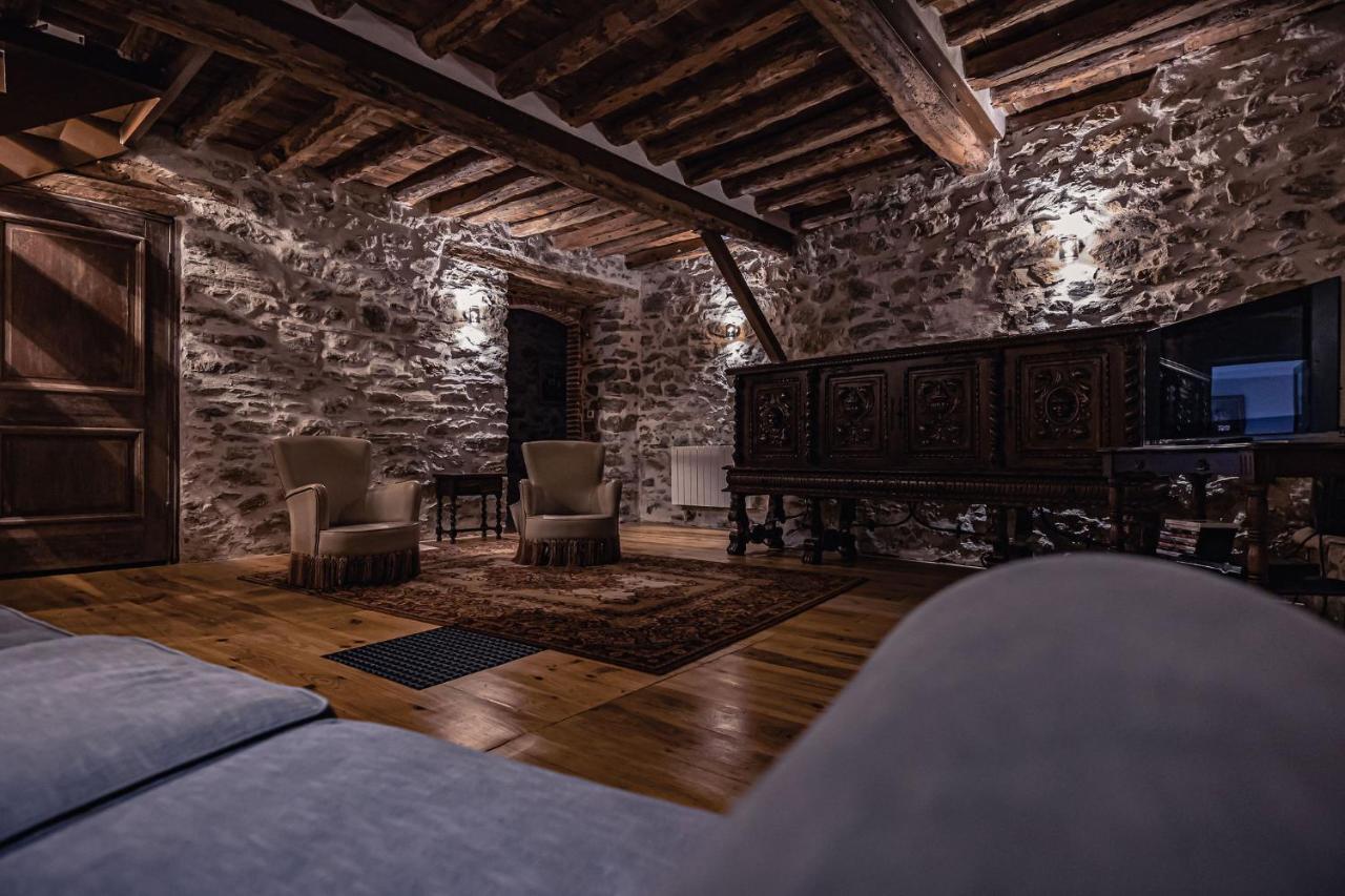 Sundrenched Relais De Poste In Serdinya Екстериор снимка